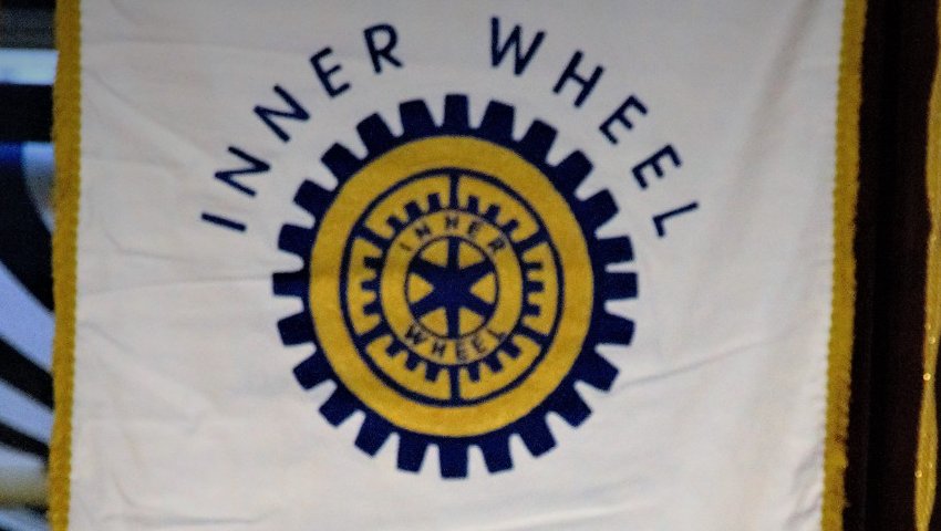 Salerno, in via Torrione si inaugura la panchina della gentilezza - Irno 24